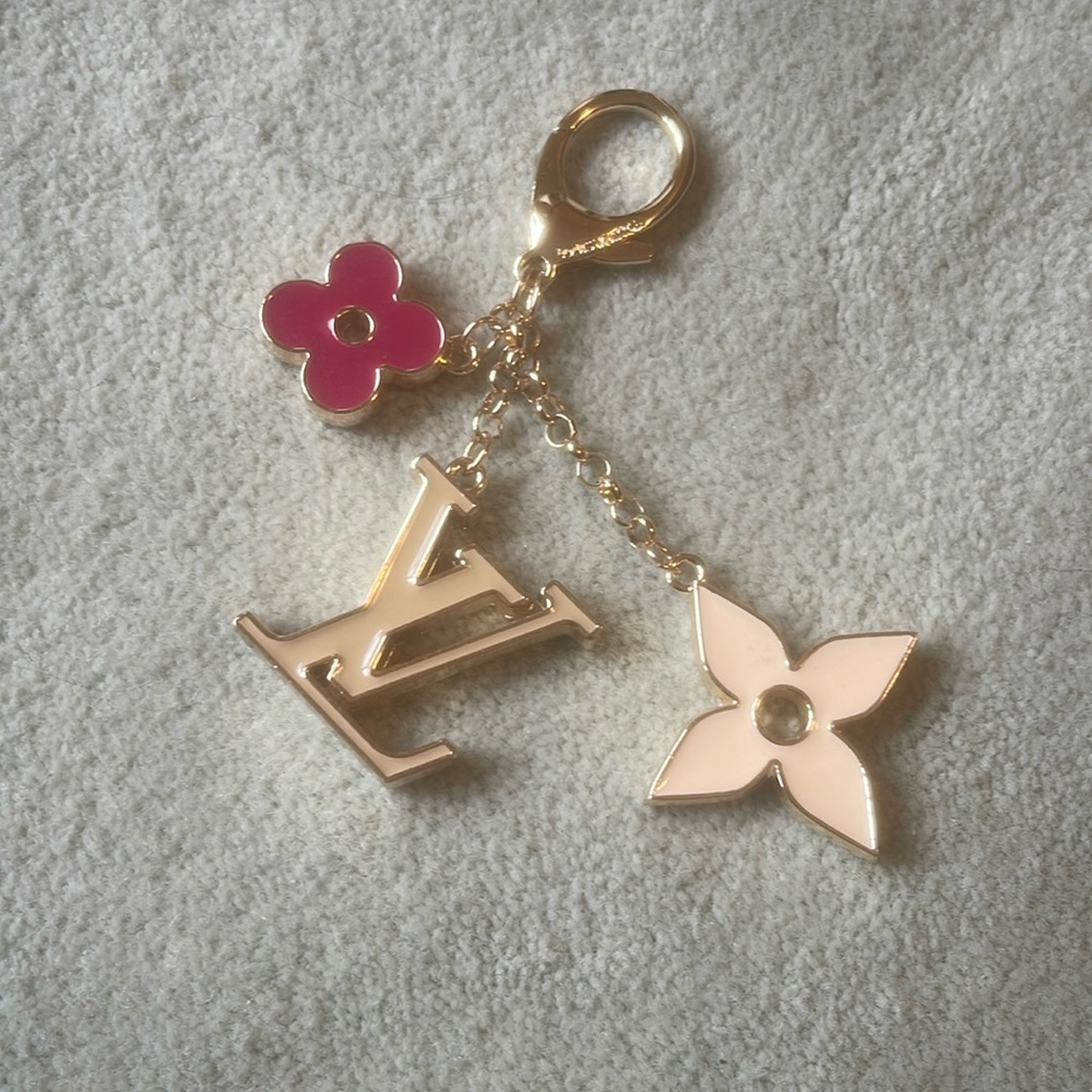 Fake LV keychain